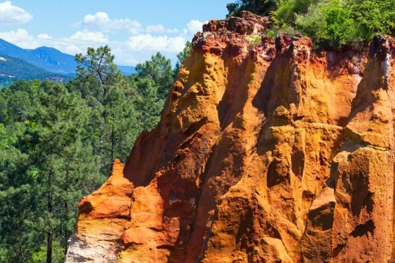 red-cliffs-roussillon-les-ocres-provence-france-1-768x1152